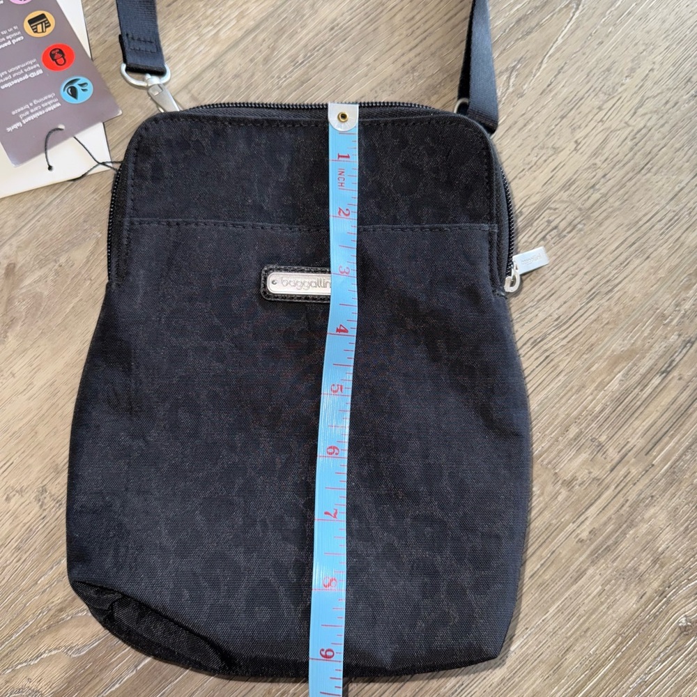 NWT Baggallini Bryant Crose Sleek Black Shoulder Bag - Picture 13 of 14